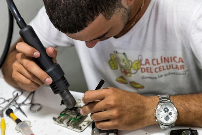 Foto: Tomada de www.radiobayamo.icrt.cu Nuevas normas para el trabajo por cuenta propia en Cuba