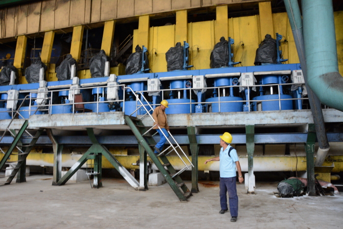 Están en los almacenes del central piezas y accesorios para la modernización de las centrífugas de la refinería: falta que AzCuba apruebe el presupuesto proyectado.