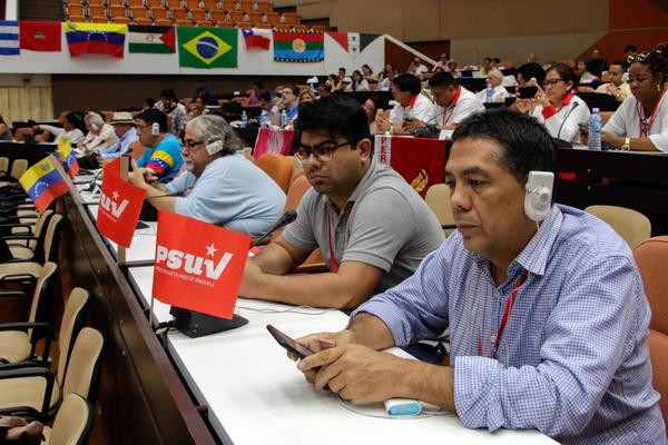 Participantes en la Plenaria Contra el Colonialismo y por la Solidaridad Antimperialista y la Paz, que sesionó en el Palacio de Convenciones de La Habana, Cuba, este 15 de julio. Foto: Abel Padrón/ ACN. Foro de Sao Paulo, encuentro para la solidaridad y el compromiso