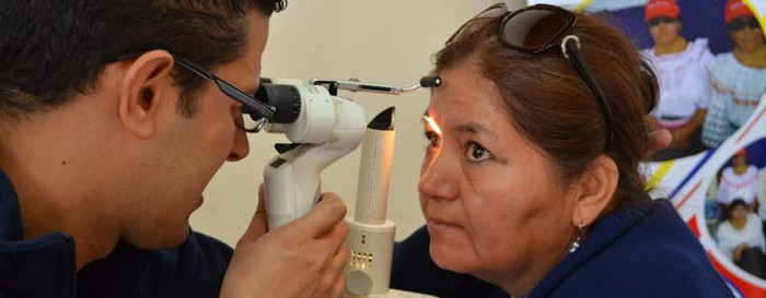 Realizaron médicos cubanos 700 mil cirugías oftalmológicas en Bolivia