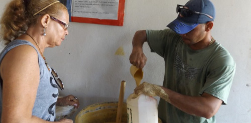 Favorece venta de productos de industrias locales a santacruceños