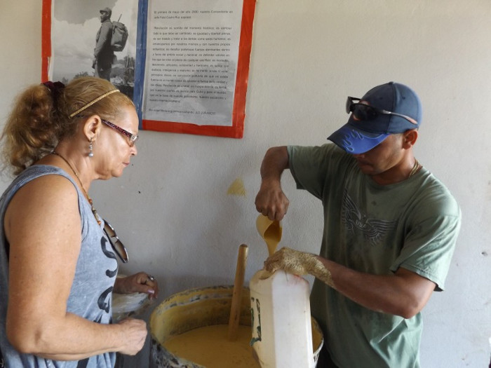 Favorece venta de productos de industrias locales a santacruceños