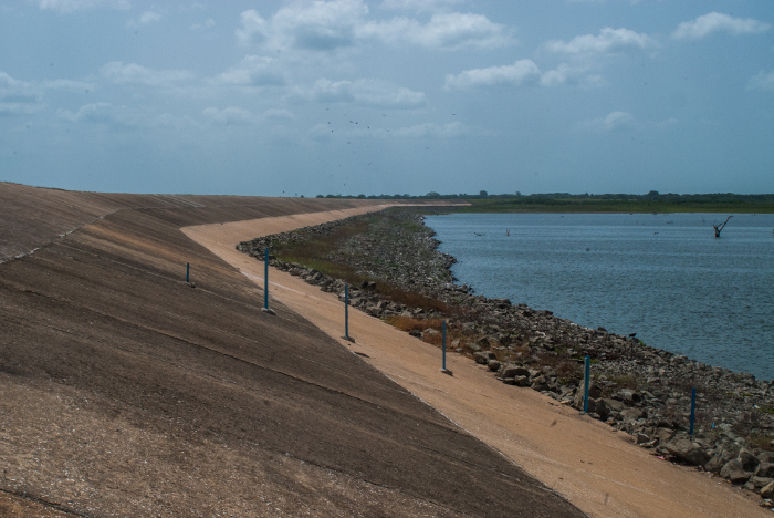 Así estuvo la presa Jimaguayú muchos años; desde mayo último, sus aguas alivian por encima de los 200 MM3 de capacidad instalada. Foto: Leandro Pérez Pérez /Adelante/ Archivo 