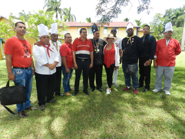 Chef camagüeyanos rinden homenaje a Fidel en Birán