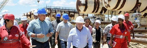 Presidente cubano examina programa fundamental para la economía
