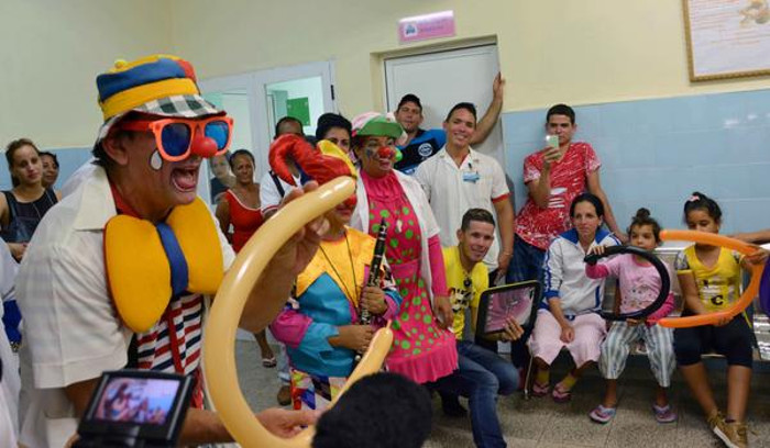 Como en otras ocasiones, los diferentes creadores de sonrisas se presentarán en el hospital pediátrico Ignacio Agramonte Piña, para alegrar a los pequeños ingresados en el centro. Foto: Archivo Pronto, nueva temporada de Diagnóstico de risas