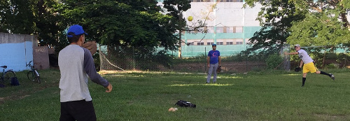Softbolistas camagüeyanos se alistan para Torneo de la Prensa