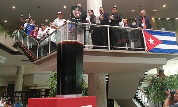 Brindis por Cuba y la excelencia en la coctelería