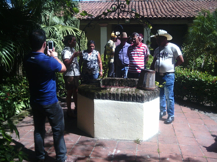 Recibe museo Casa Quinta Amalia Simoni a campesinos camagüeyanos