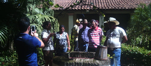 Recibe museo Casa Quinta Amalia Simoni a campesinos camagüeyanos
