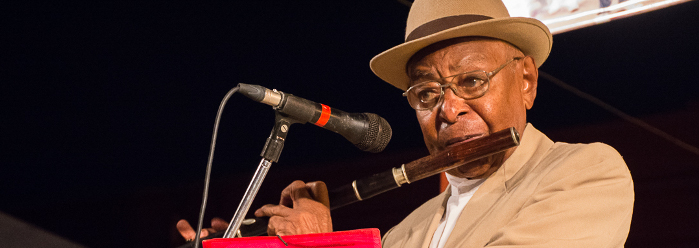 Flautista Orlando Beltrán toca sus 80 años 