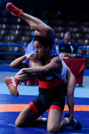 Sobresalen santiagueras en Nacional de Lucha