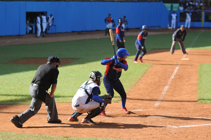 Holguín propina un doble-dos fatal a Camagüey
