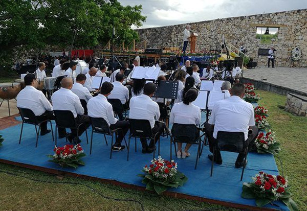 Díaz-Canel pronuncia las palabras centrales del acto por el aniversario 150 del inicio de las Luchas Independentistas. Foto: Irene Pérez/Cubadebate.