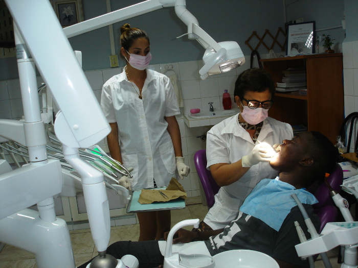 ¿Cambian los dientes de color? 