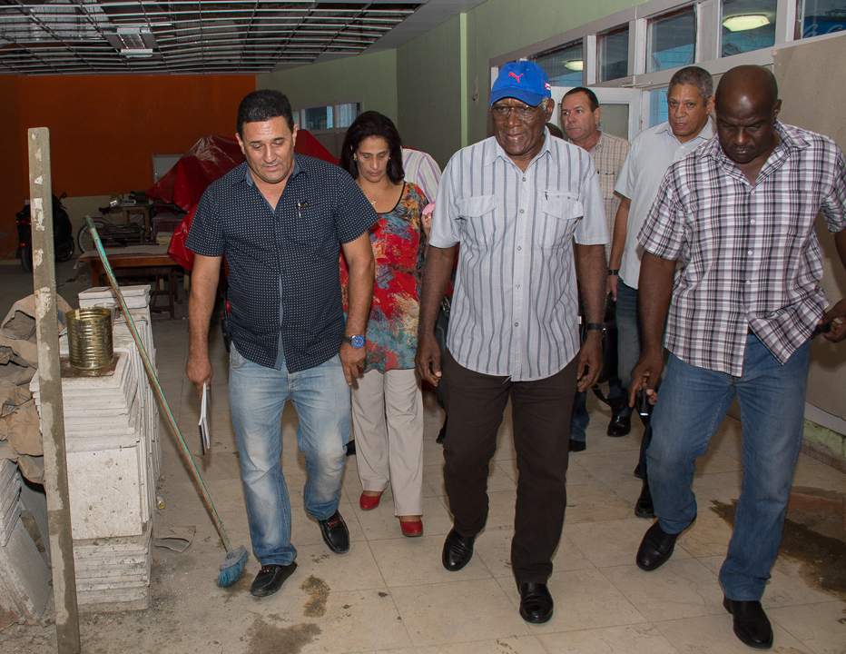El primer vicepresidente Salvador Valdés Mesa recorrió centros estratégicos para el desarrollo de la provincia. Foto: Leandro Pérez Pérez/Adelante