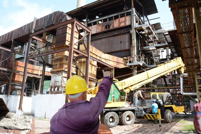 Expectación por arrancada del ingenio refinería Argentina