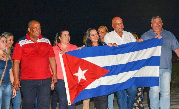 First group of health workers arrive in Cuba from Brazil