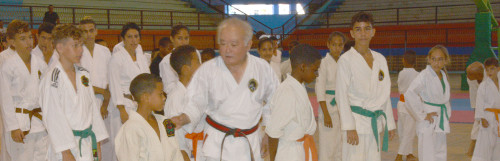 Leyenda de las artes marciales nos tiende la mano