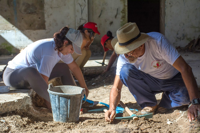 Excavaciones en la antigua fábrica de camisas.