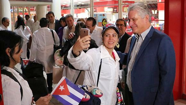Presidente cubano: Ustedes son más que médicos