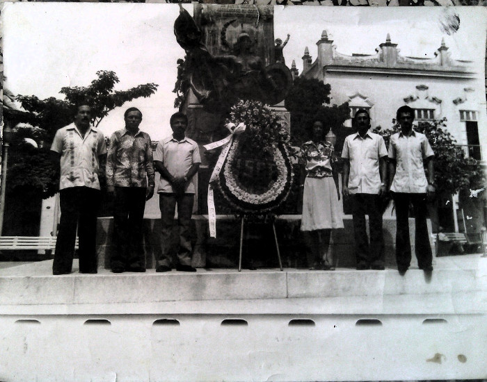 Algunos de los Primeros graduados, junio de 1980. De izquierda a derecha: René Hernández, Enrique Marta, Jorge Suárez, Reina María Chon, Octavio De La Osa y Ricardo Femenías.