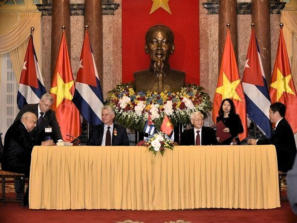 Cuban President in Vietnam on official visit