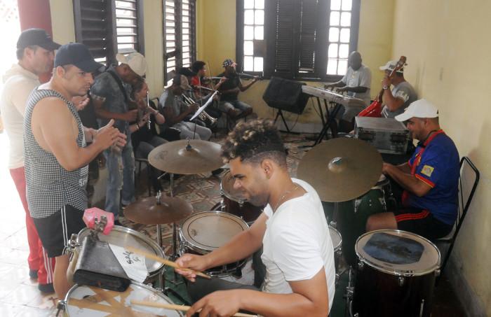La orquesta actual durante uno de los ensayos.Fotos: Orlando Durán Hernández /Adelante