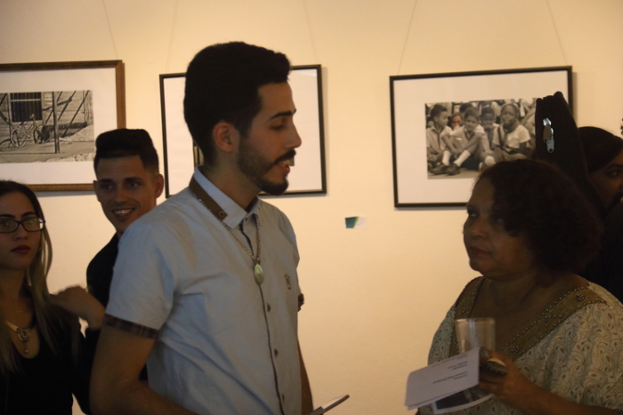 El fotógrafo Alejandro Hernández inauguró su primera muestra personal, Sendero a ciudad Esmeralda, un retrato desgarrador tras el paso del huracán Irma de 2017.