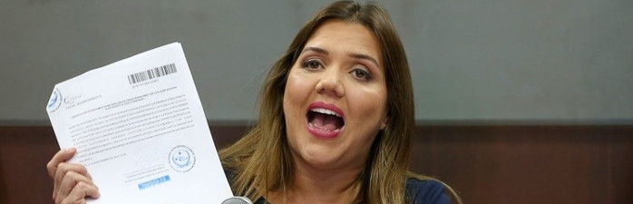 Presentó su renuncia vicepresidenta de Ecuador