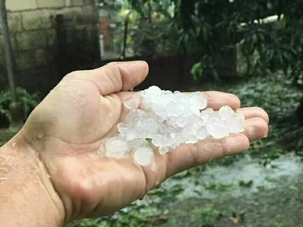 Caída de granizos en la Base aérea de Santa Clara. Foto: Tomada de cubadebate.cu