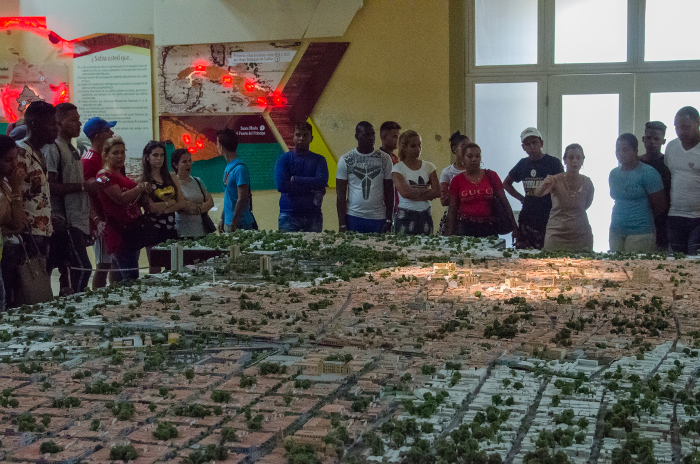 Chic@s de la tierra caliente acampan en Camagüey