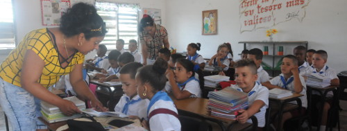 More than eight thousand teachers will return to the classrooms in Cuba