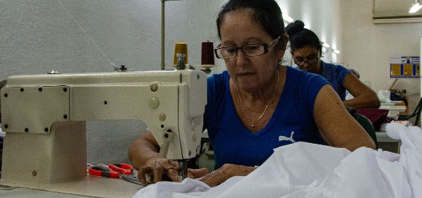 Industria textil camagüeyana elabora uniformes escolares