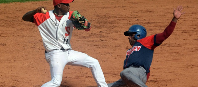 Camagüey gana el doble y pide primero