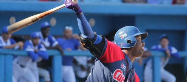 Barrieron los Toros a Elefantes y se mantienen en la cima