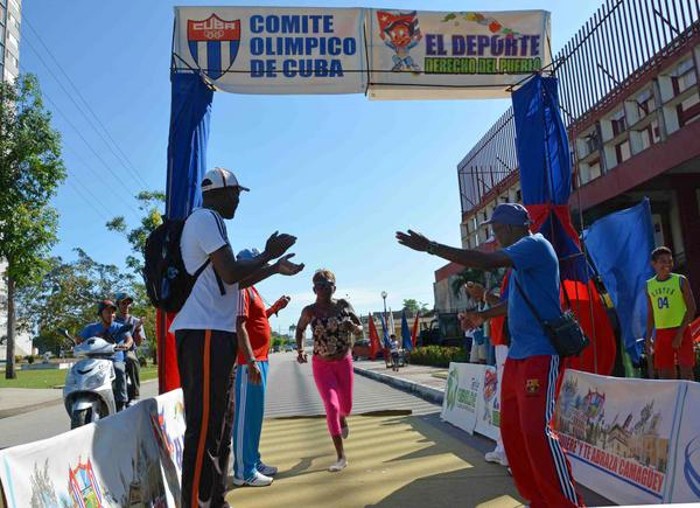 A la carrera por Adelante 