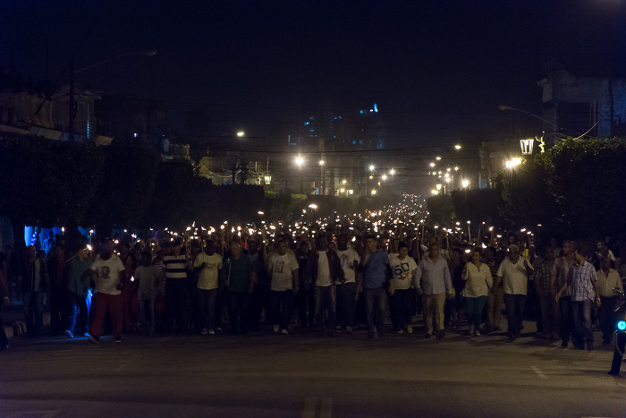 Preparadas antorchas para iluminar al Apóstol