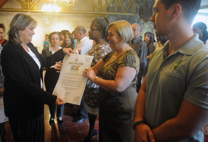 La Dra. Josefina Collot Gutiérrez, especialista en Medicina General Integral con 42 años de graduada, fue una de las merecedoras de la distinción en el sector de la Salud.