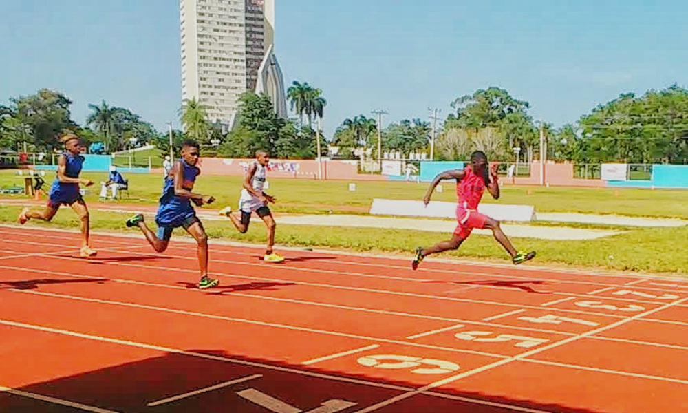 Sonó el disparo en el atletismo escolar/camaguey