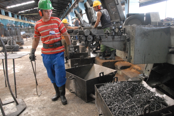 Foto: Otilio Rivero Delgado/ Adelante/ Archivo Empresas de derivados del acero reactivan producciones /camaguey