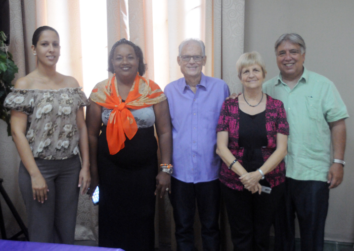 Parte del equipo que laboró en el proyecto presentado hoy durante el evento de la Asociación Nacional de Economistas y Contadores de Cuba, en Camagüey. 