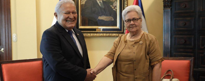 Gladys Bejerano sostuvo encuentro con Sánchez Cerén