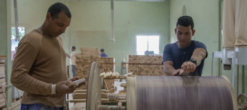 Camagüey revitaliza producción de muebles