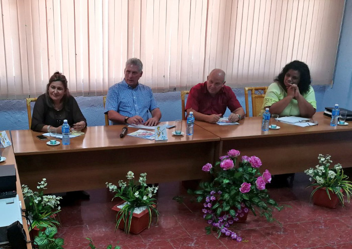 Foto: Presidencia Cuba/ Twitter Recorre Díaz Canel empresa pesquera en Santa Cruz del Sur