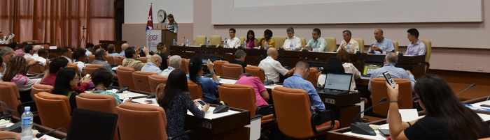 Sesiona foro nacional de Gobernanza de Internet