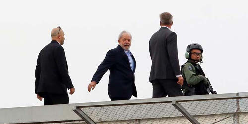 Lula da Silva sale de prisión para asistir al funeral de su nieto
