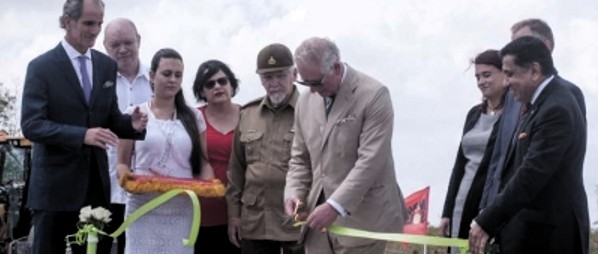 Asiste Príncipe de Gales al inicio de la construcción de parque solar en el Mariel