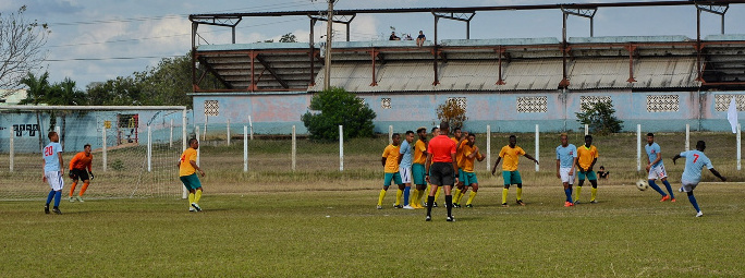 Miuras dan la clarinada en Santiago de Cuba