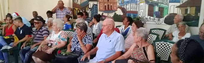 Fundadores de la Anec intercambian con jóvenes economistas